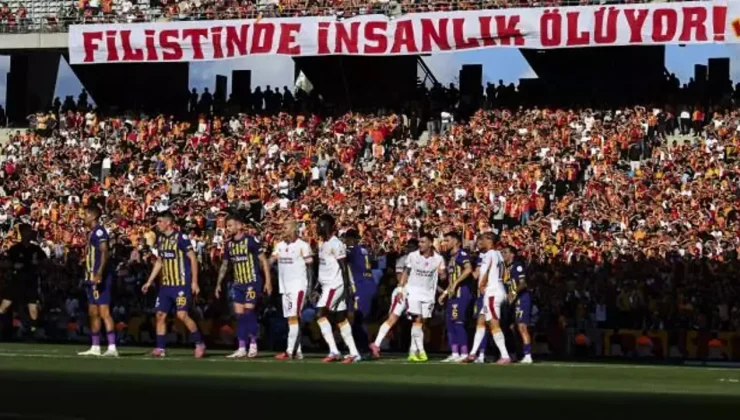 Galatasaray tribünlerinde büyük duyarlılık! Unutturmuyorlar